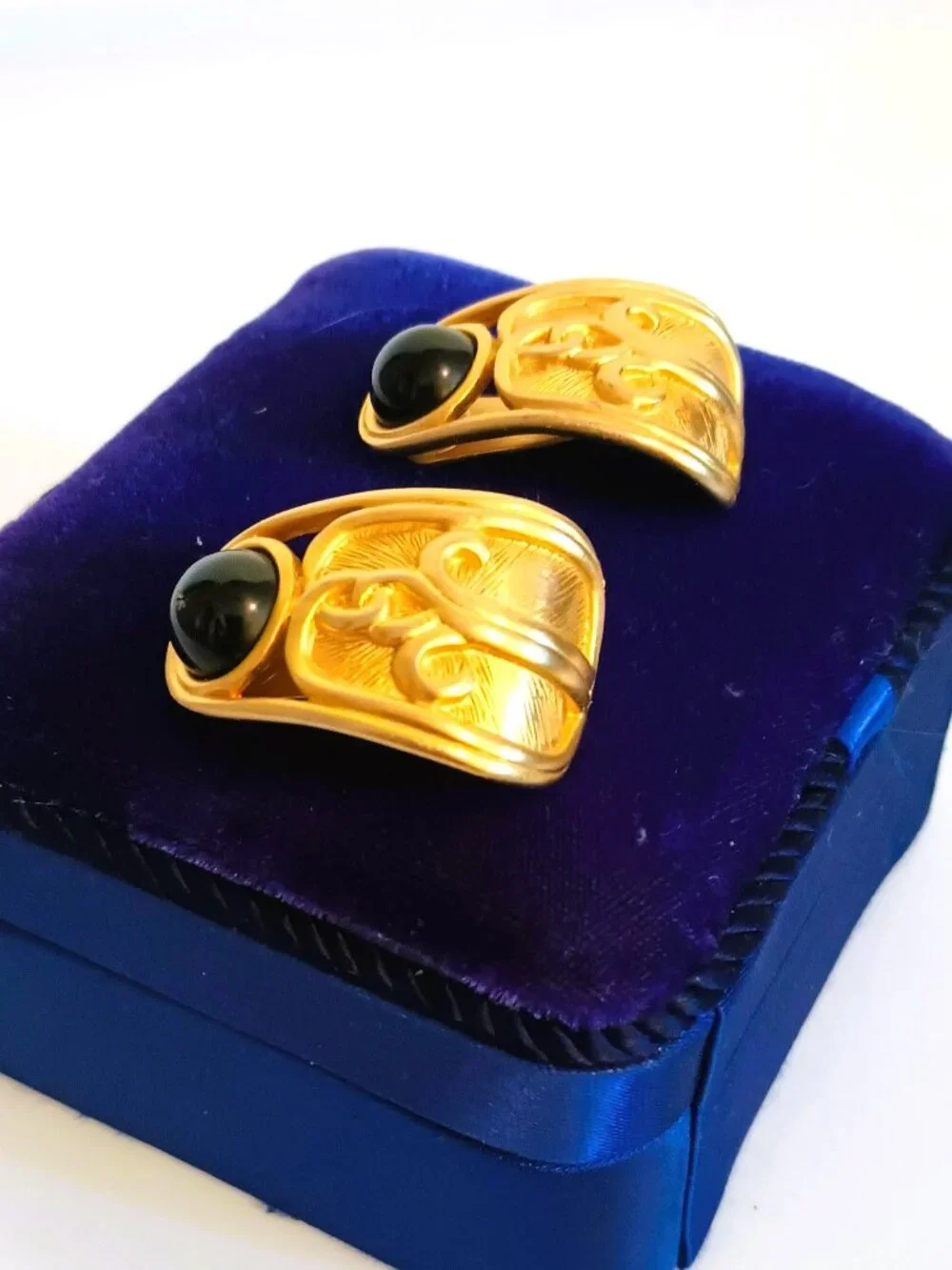 N/A vintage gold