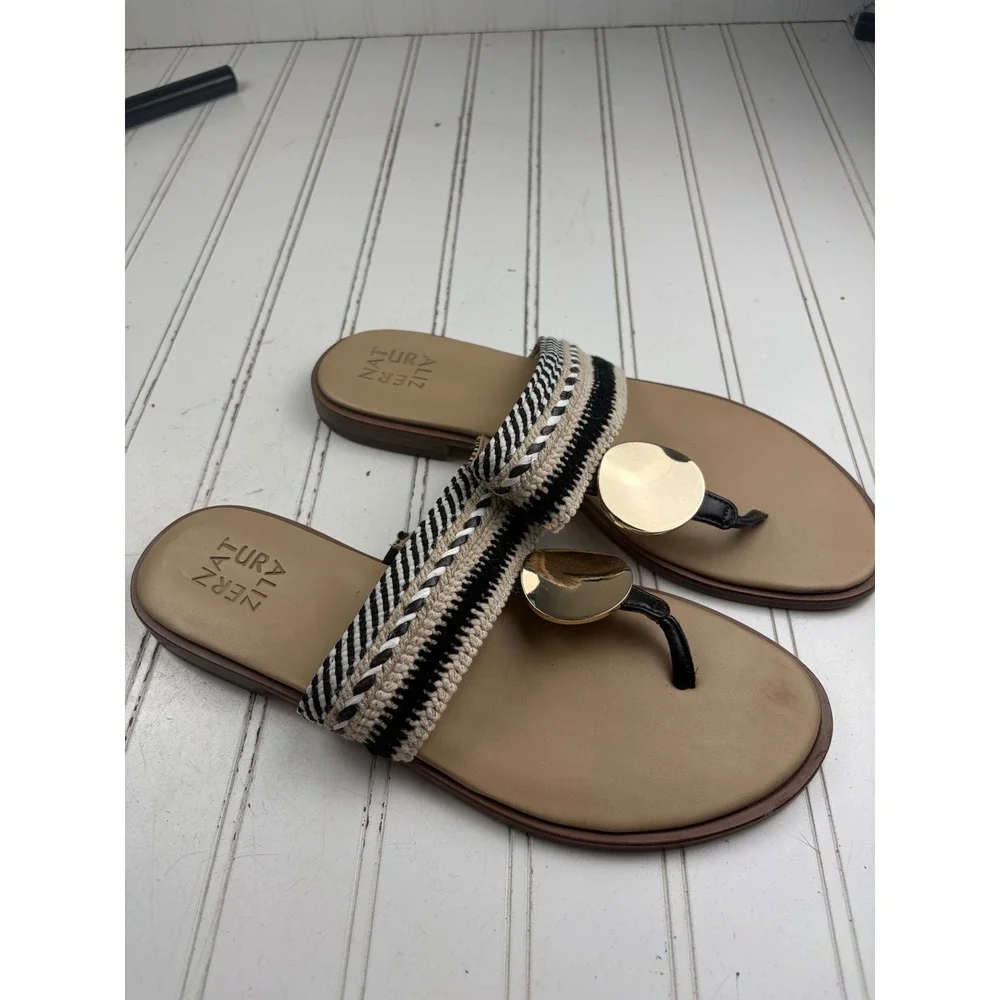 Naturalizer Vintage Frankie Woven Gold Medallion Thong Sandals Women's Size 10M