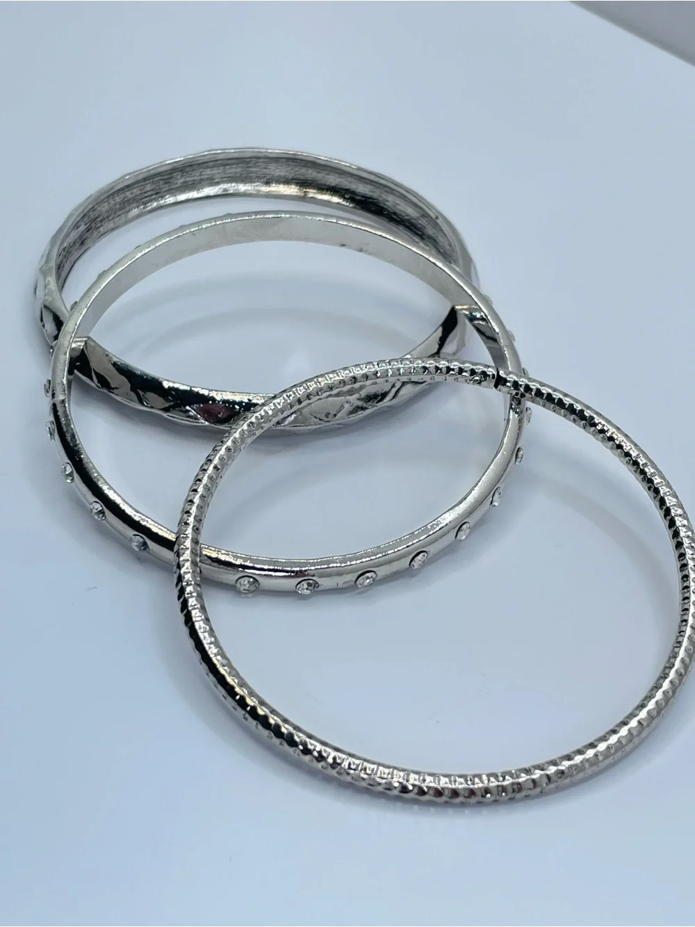 Unsigned bracelets this quantity