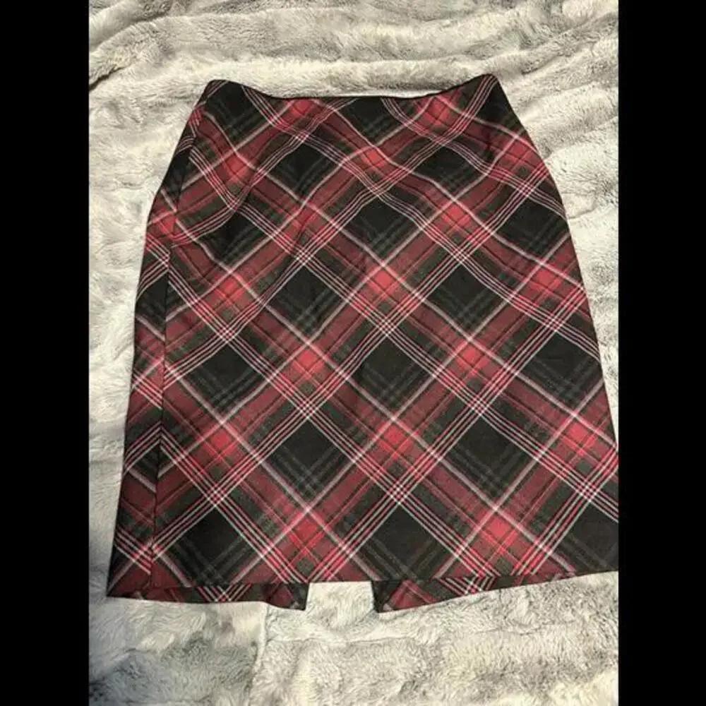 White House Black Market Plaid Pencil Skirt - Size 2