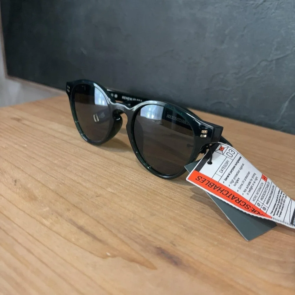 Indescratchables sunglasses unisex