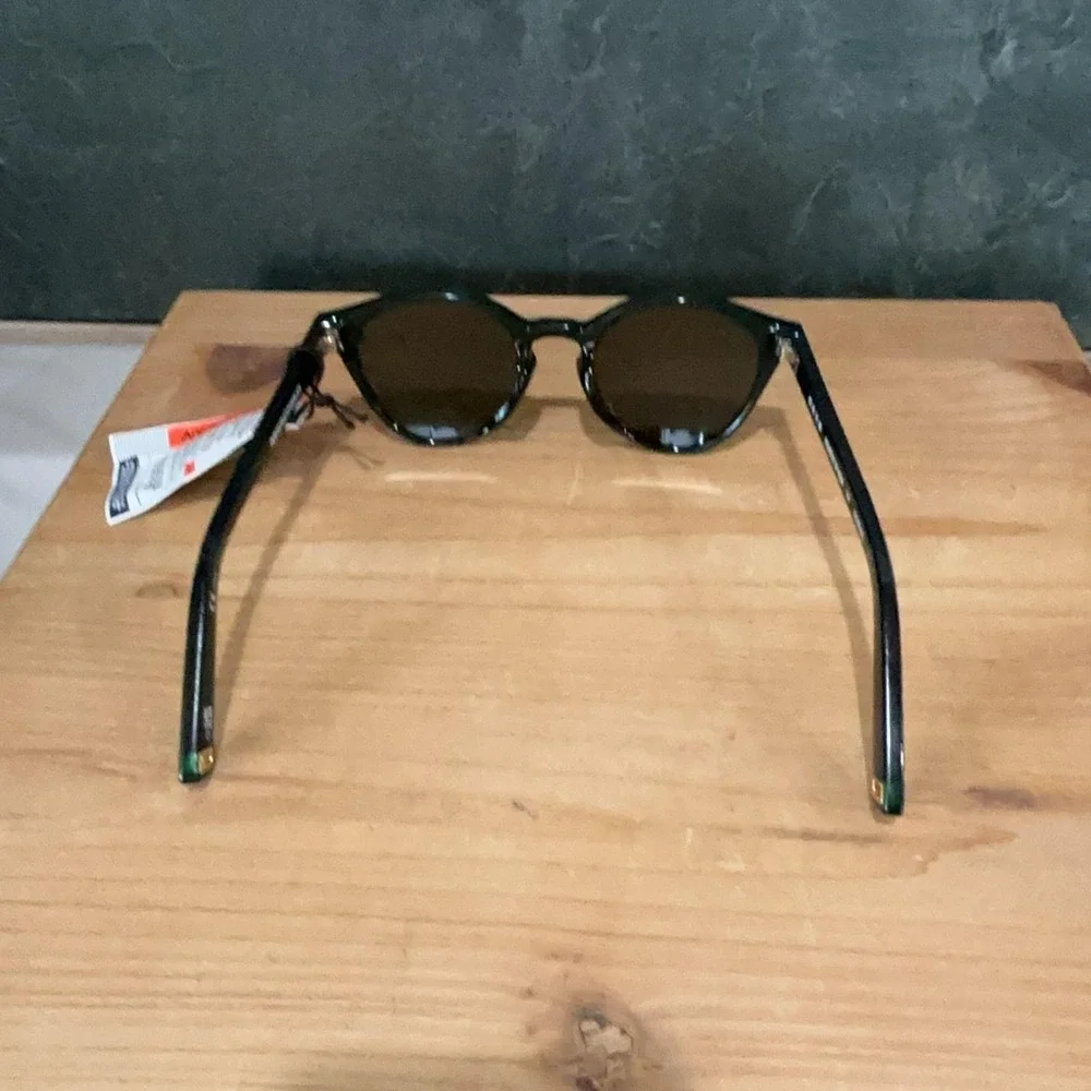Indescratchables sunglasses unisex