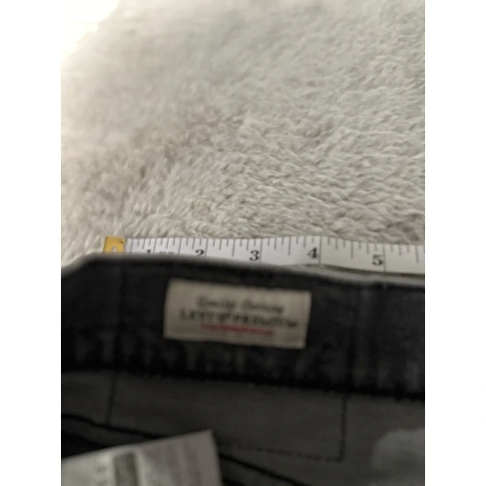 Levis used look