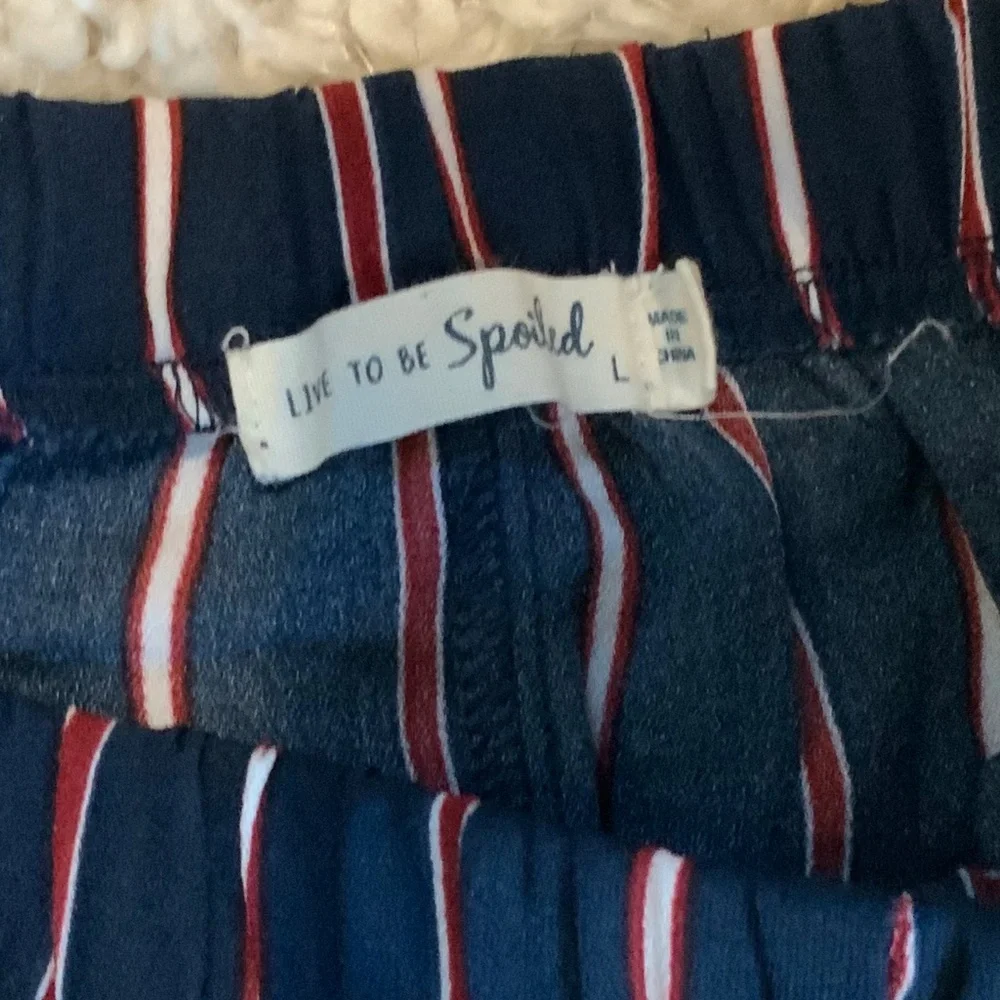 Live to be Spoiled red white