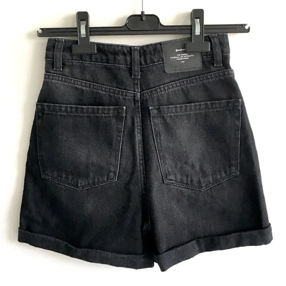 stradivarius levi’s urban brand