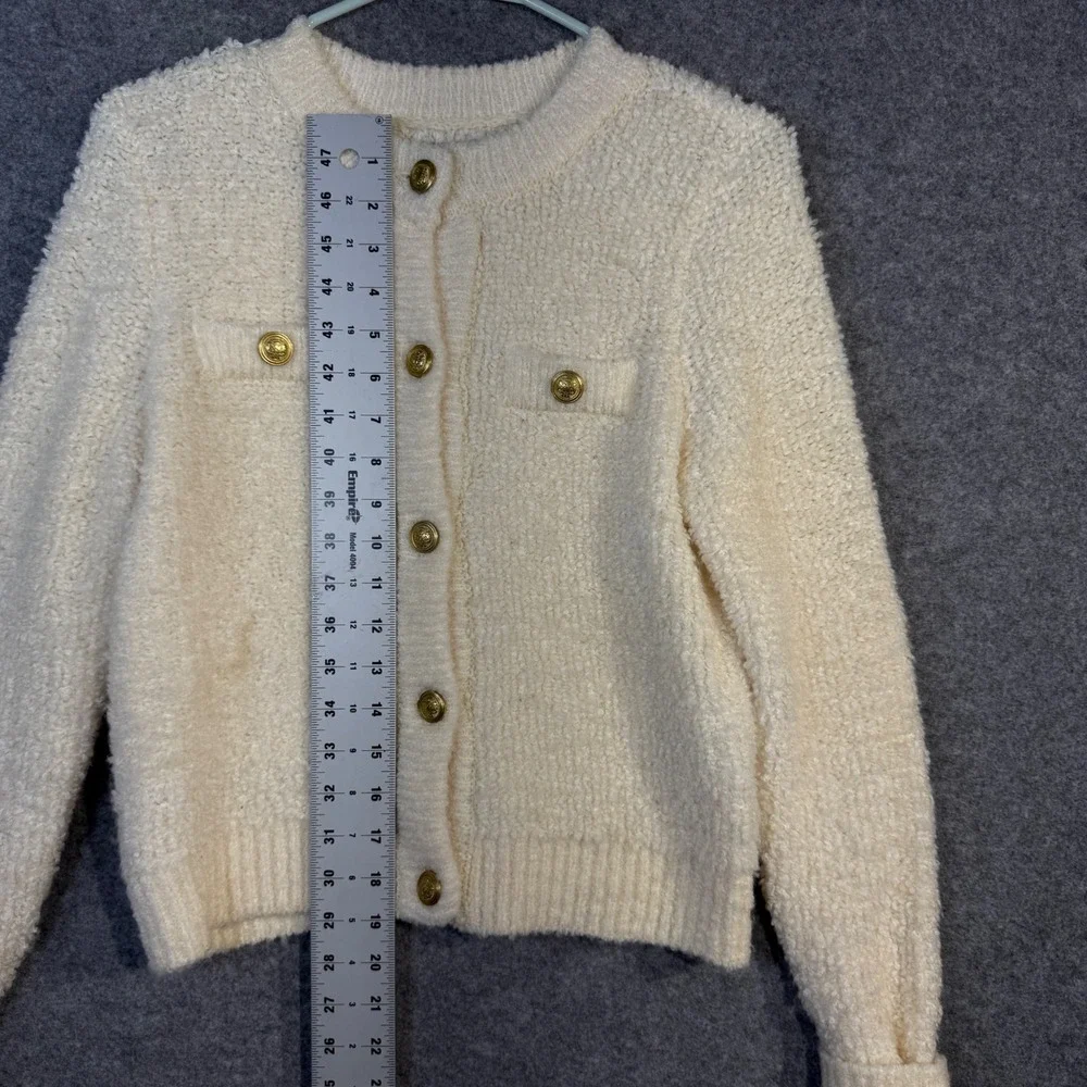 American Eagle By Payless cream fuzzy