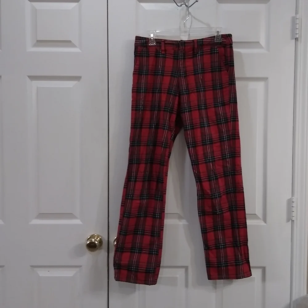 Urban Outfitters empyre red