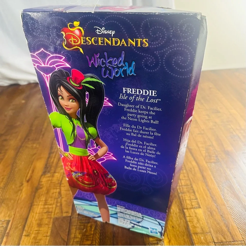 NEW Disney Descendants Neon Lights Ball Doll Freddie Isle of the Lost Hasbro NOS