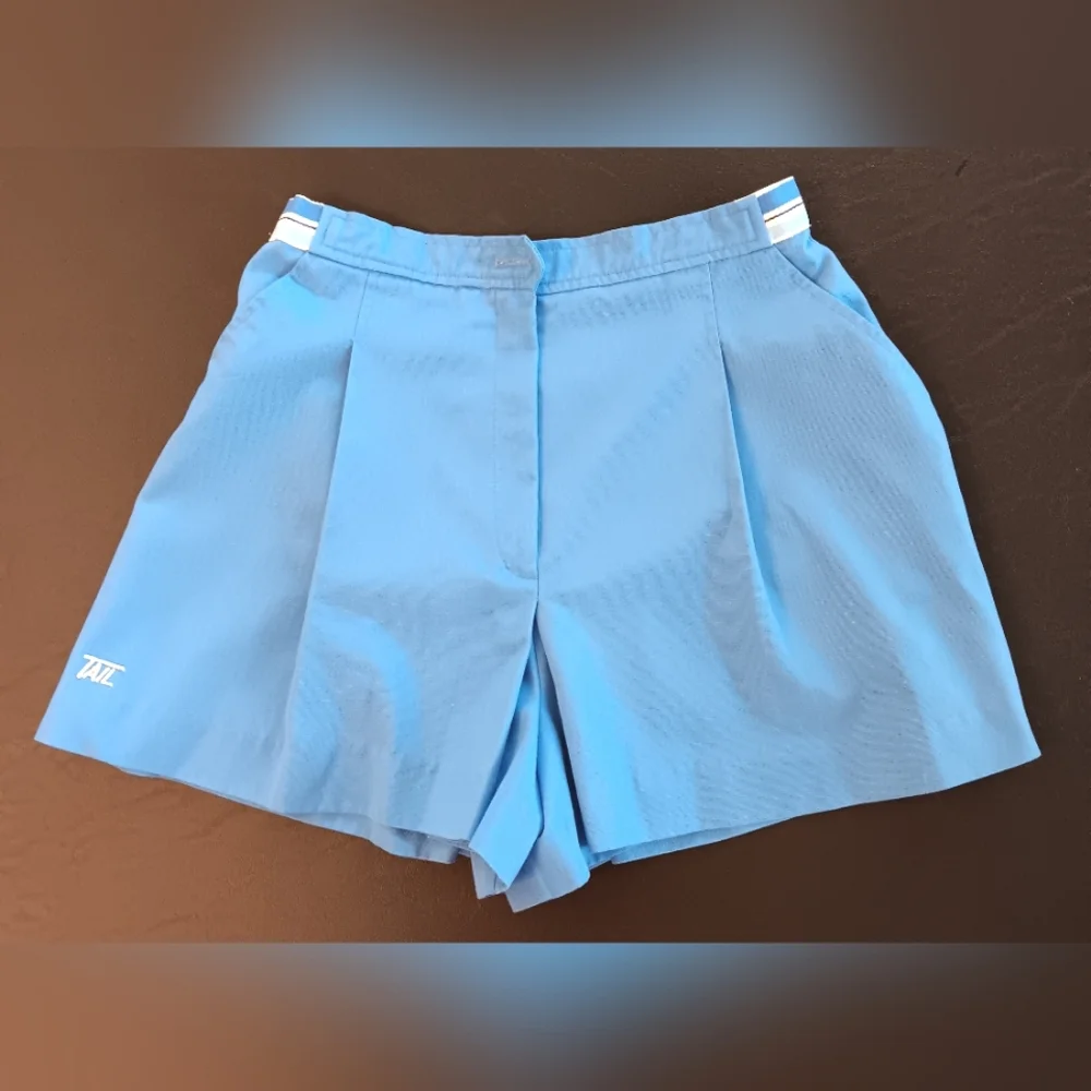 Vintage Tail high waist pleated shorts. 1970s. 1980s. Size small.