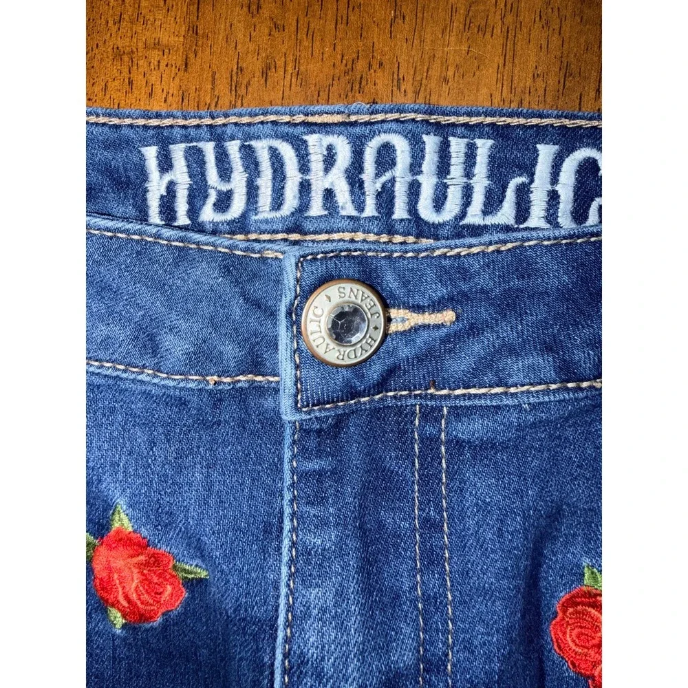 Hydraulic embrace romantic