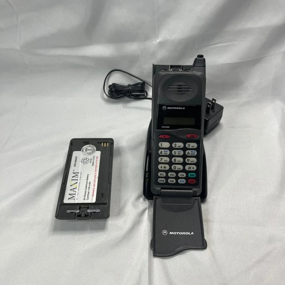 Vintage Motorola DPC650 Flip Cell‎ Phone Bundle Retro TESTED Working