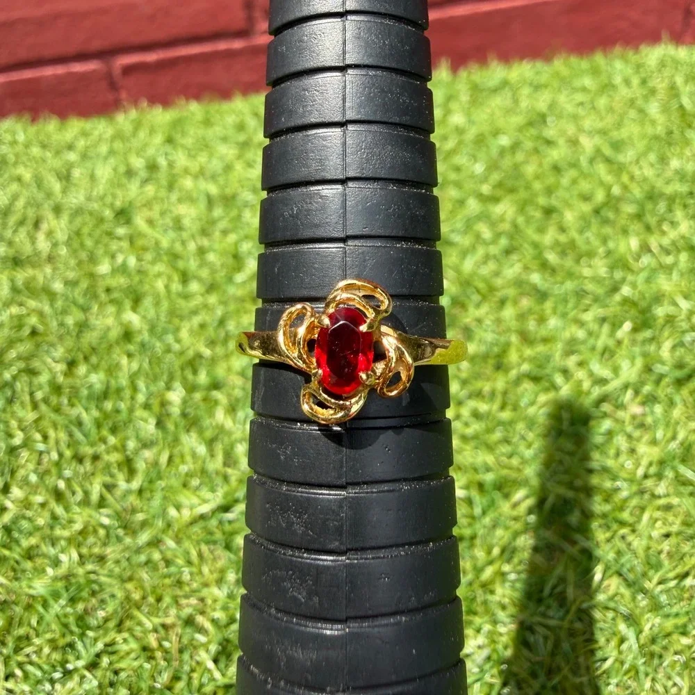 Vintage‎ 18KT GE Gold Red Ruby Oval Cocktail Statement Ring Size 8 Glam Flower