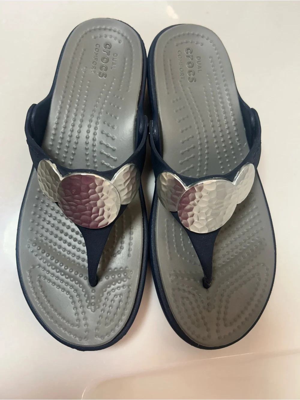 CROCS SANRAH Hammered medallion wedge sandals. NEW? Navy size 5