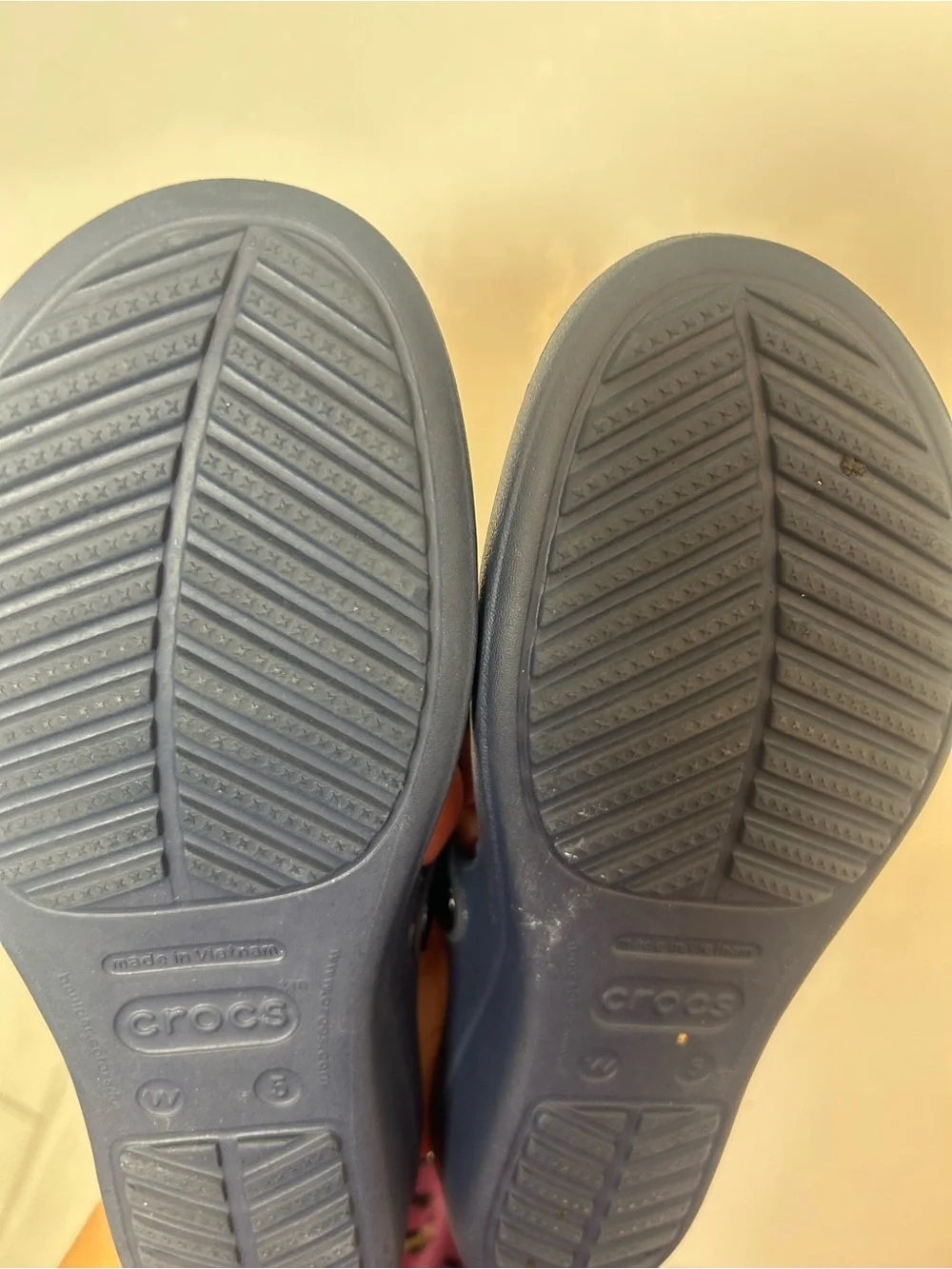 CROCS accents silver cute