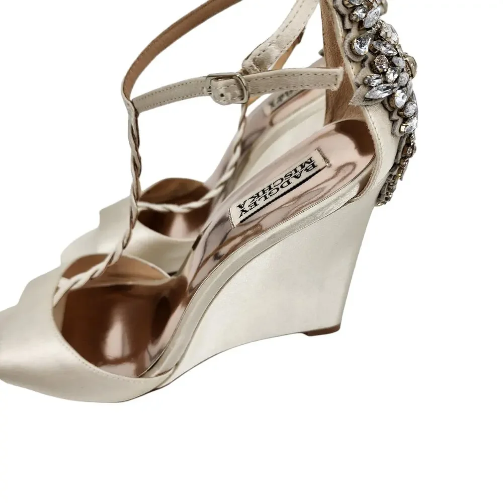 Badgley Mischka heel closure