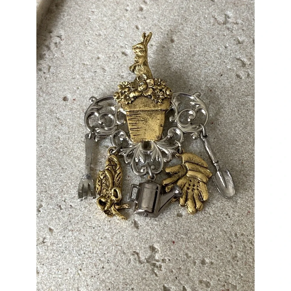 Vintage Gardening Bunny Flower Pot Dangle Charm Brooch Pin‎ Mixed Metal