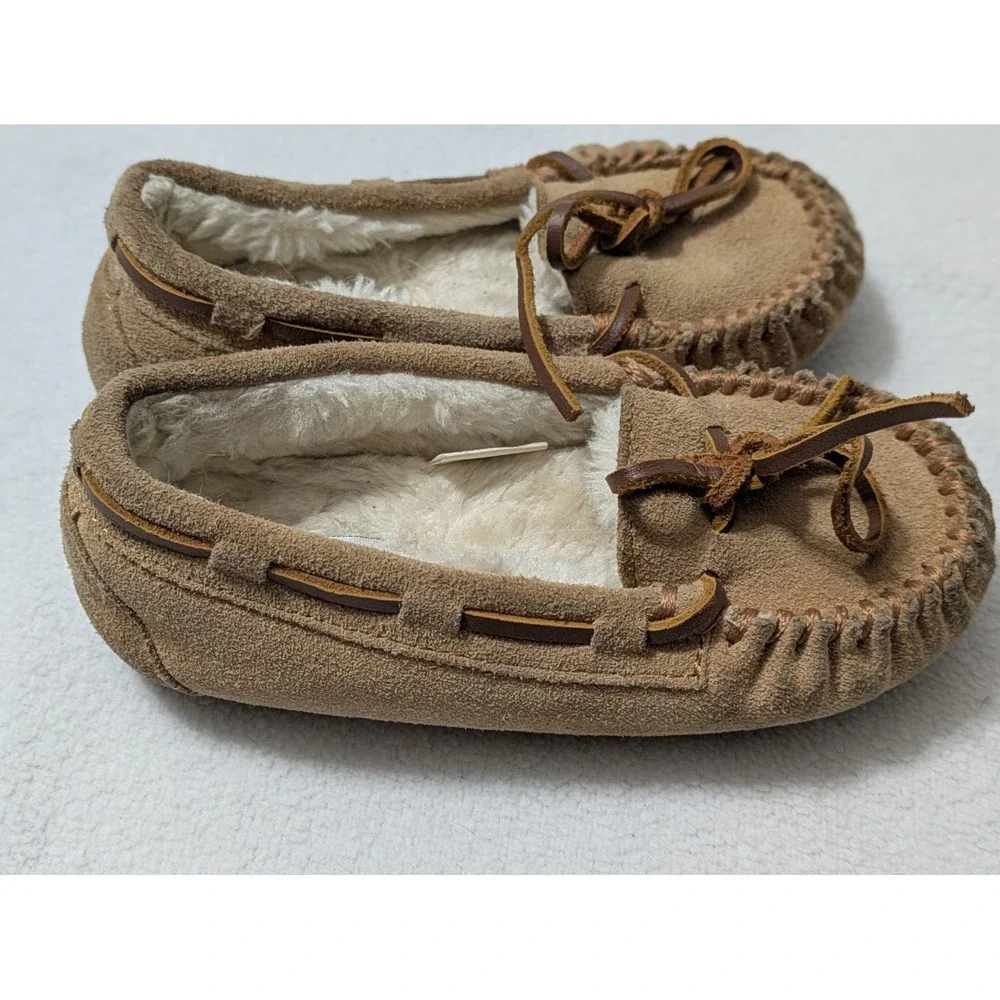 Minnetonka moccasins girls