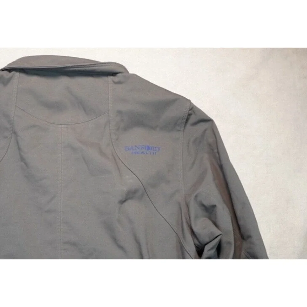 Nike zip device pockets