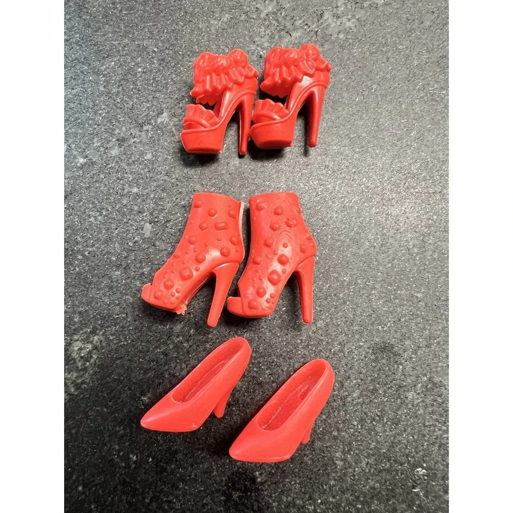 Lot of 19 Pairs Fashion Doll Shoes – Barbie / Bratz Style Accessories‎