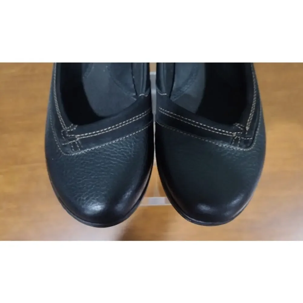 Clarks very nice