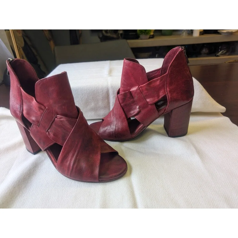 New! Benheart 40/9.5-10 Glove leather Red Heel Zip Open Toe Sandals