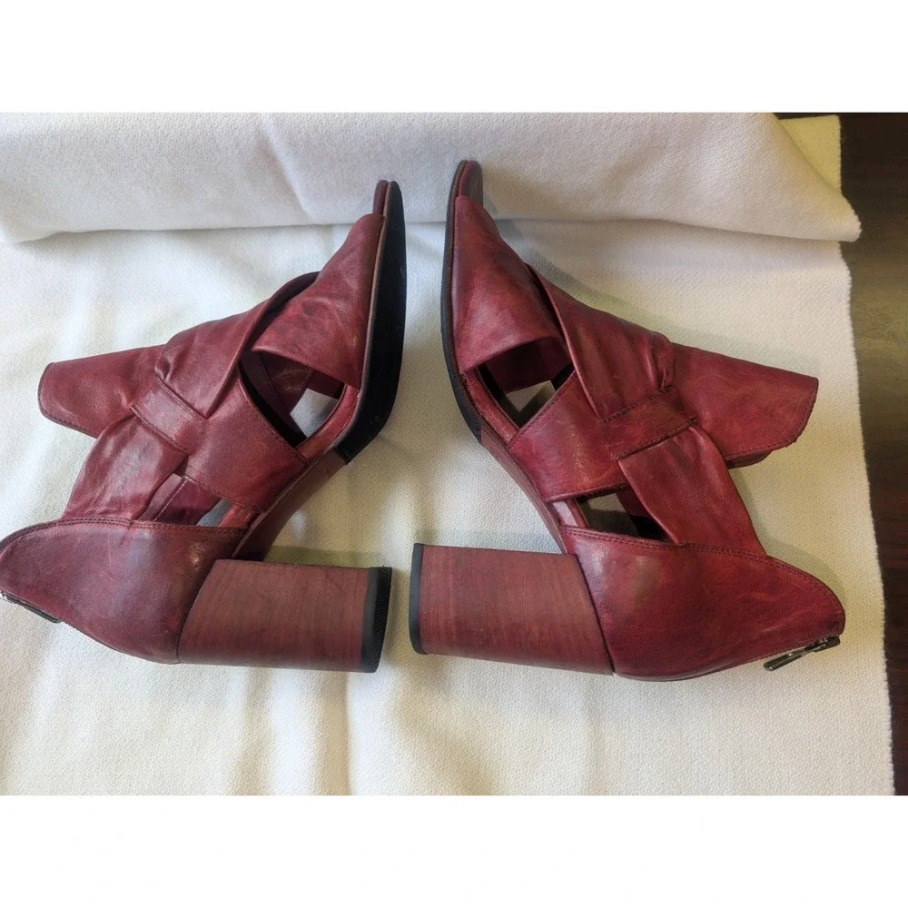 New! Benheart 40/9.5-10 Glove leather Red Heel Zip Open Toe Sandals