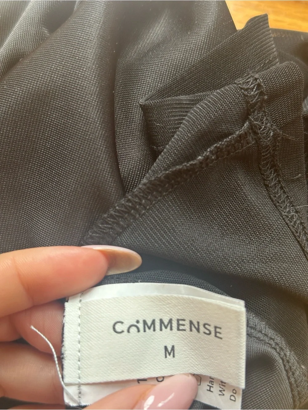 Commense sleek black