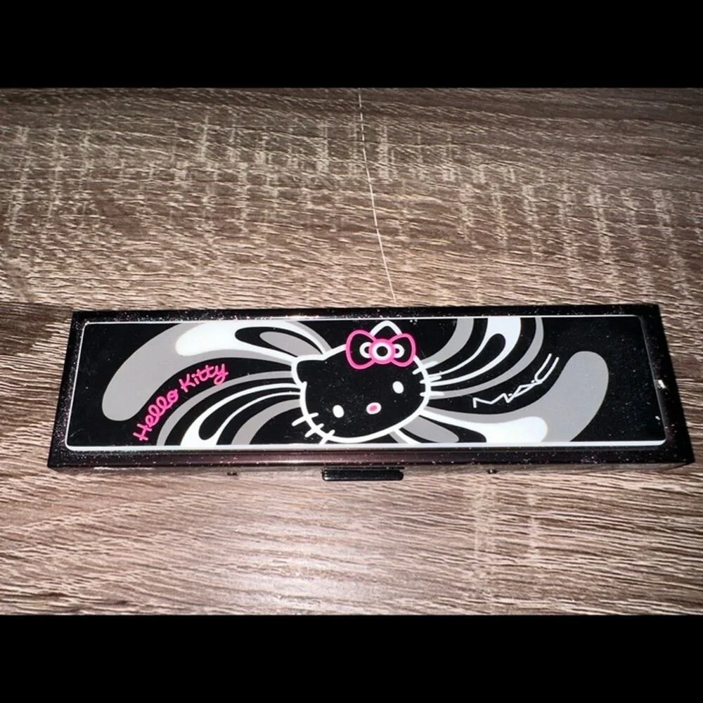 MAC cosmetics Hello Kitty Too‎ Dolly Eye Shadow x4 Palette Pink Teal Blue Sanrio