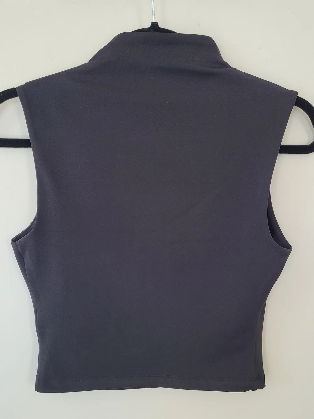 Express sleeveless mock