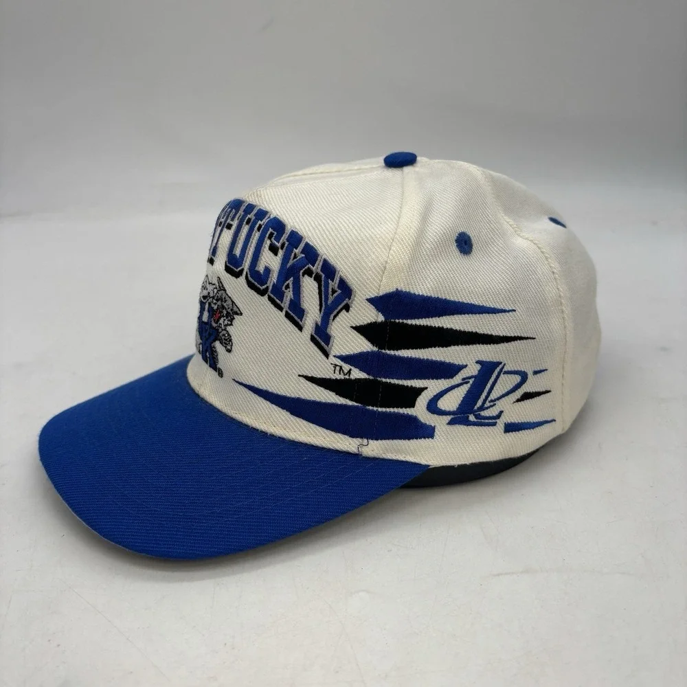 Logo Athletic shop confidence