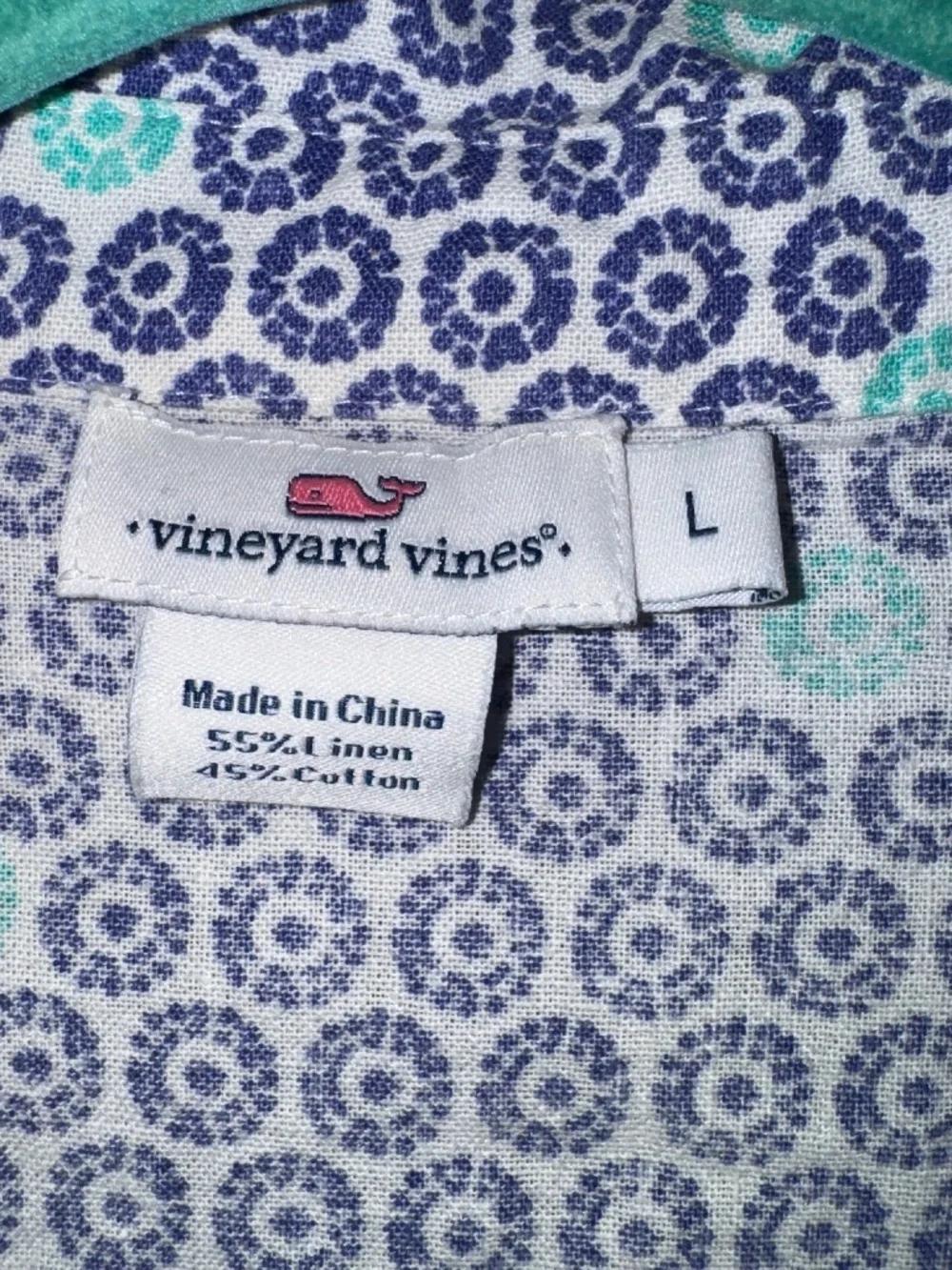 Vineyard Vines sleeves shirttail