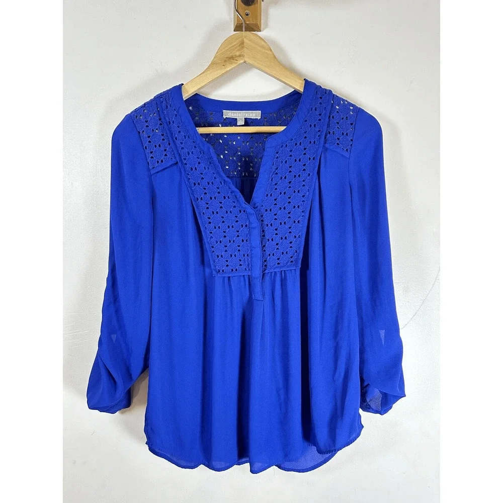DANIEL RAINN Top Womens Small Sm S Blue Eyelet Detail Roll Tab Long Sleeve Popov