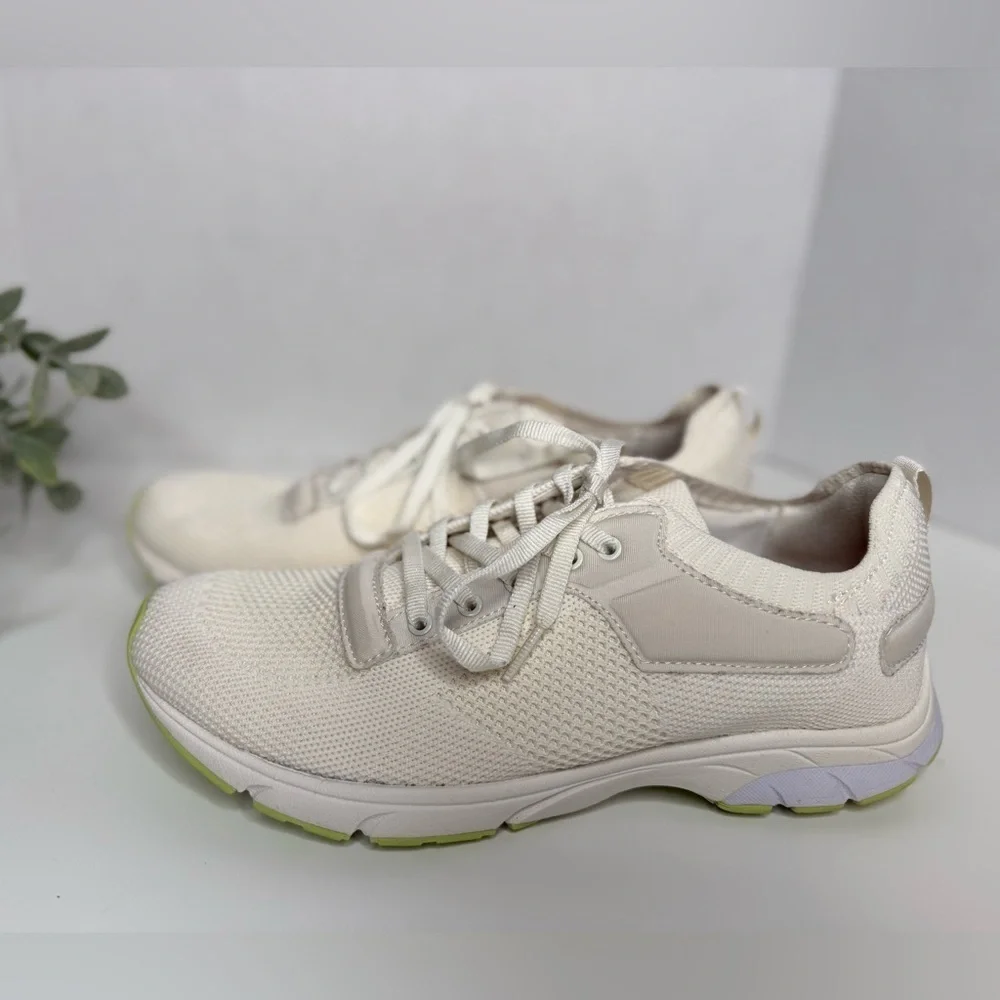 Vionic endure sporty
