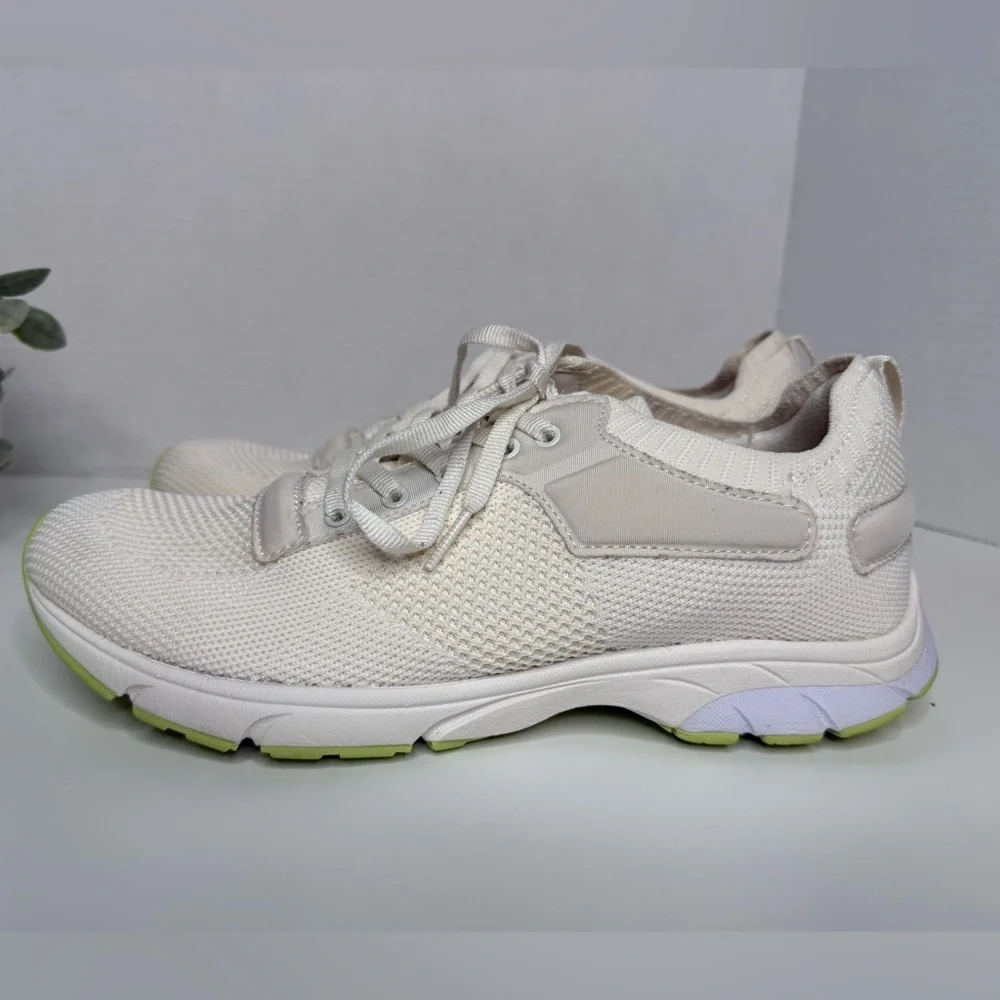 Vionic endure sporty