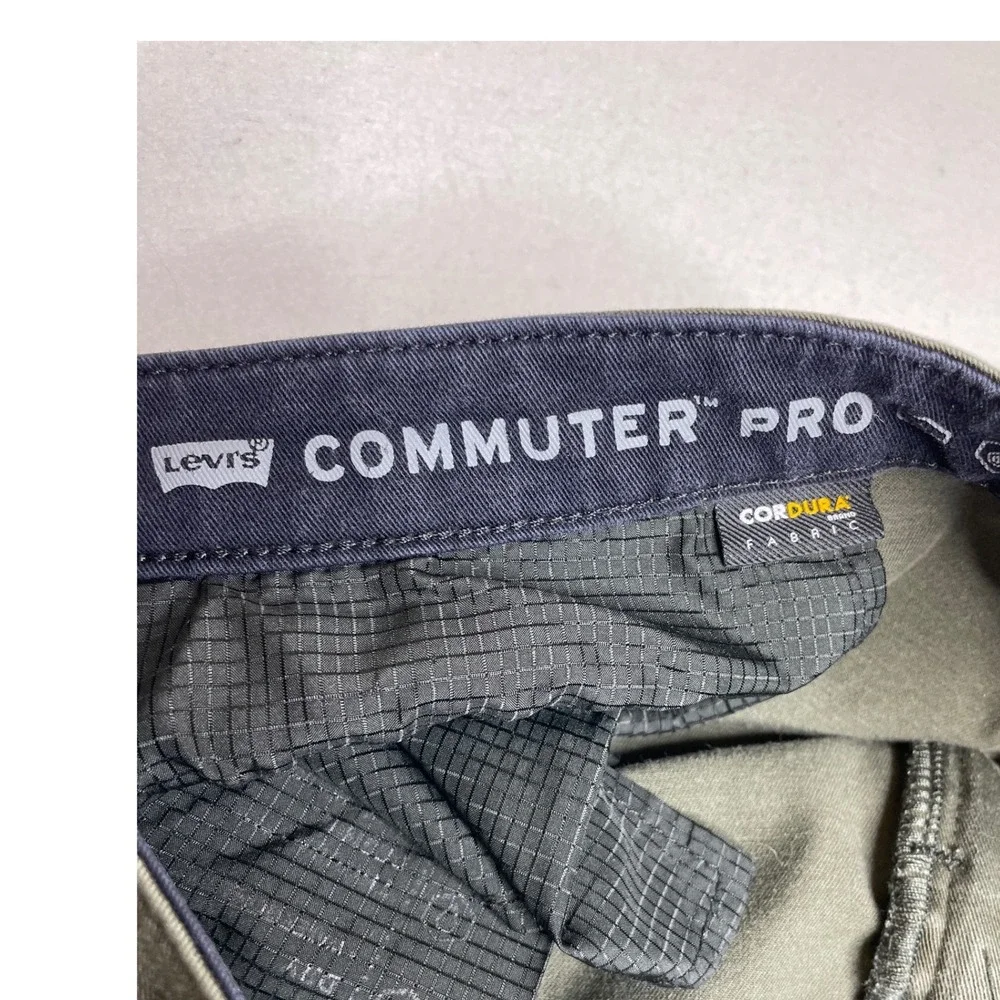 Levis details solid