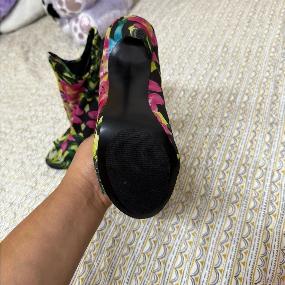Steve Madden bold floral