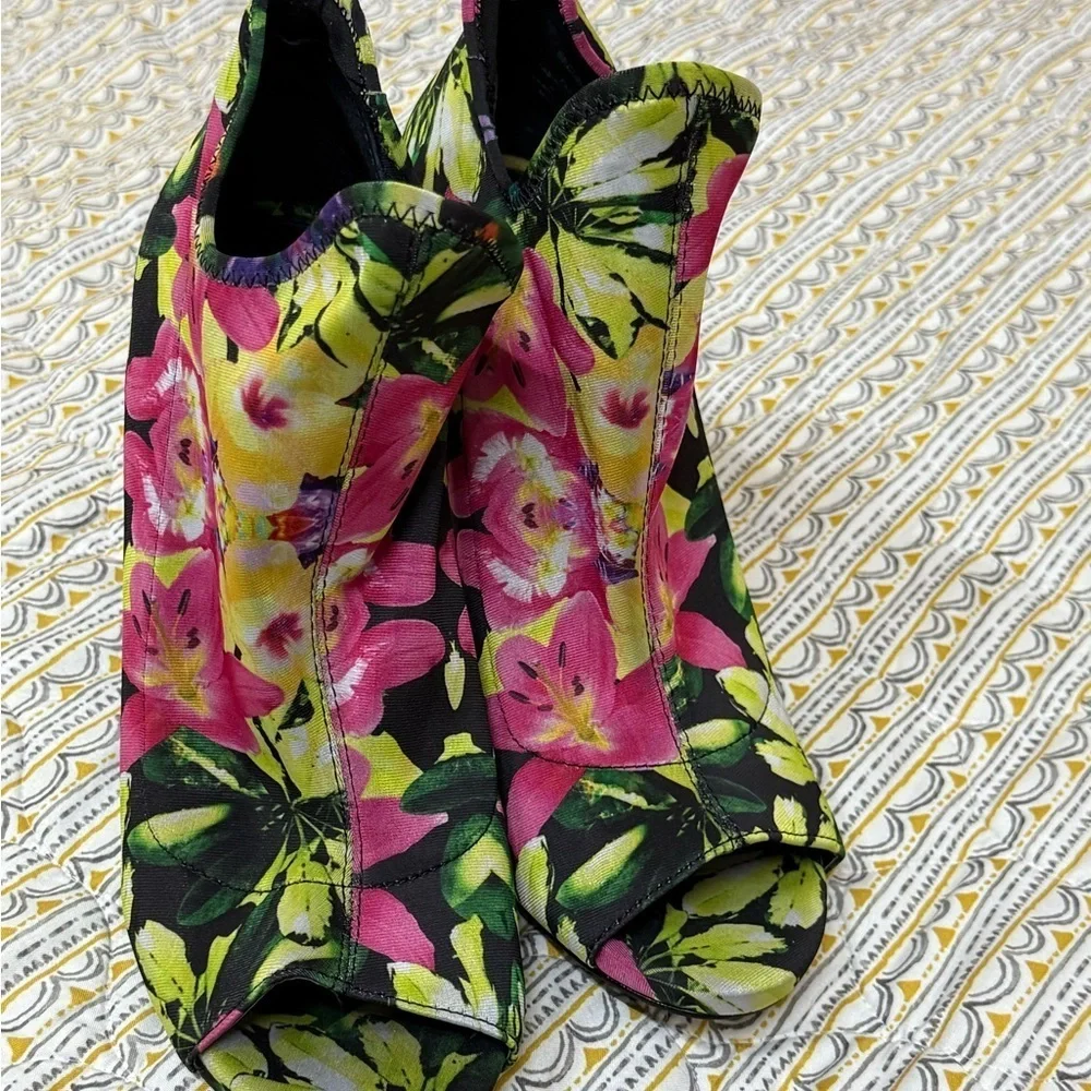 Steve Madden bold floral