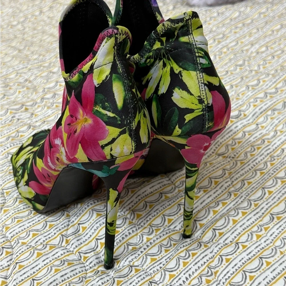 Steve Madden bold floral