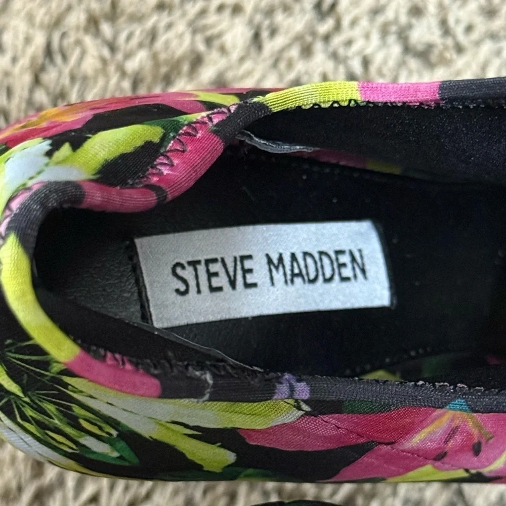 Steve Madden bold floral