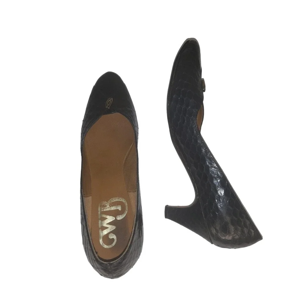 Clarks pre owned