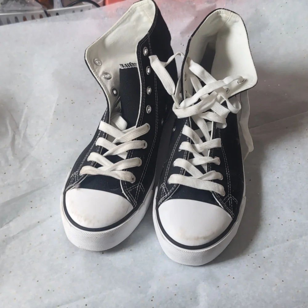no brand stylish black