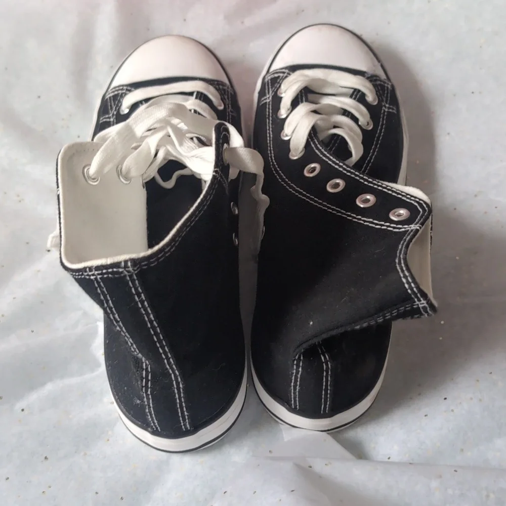 no brand stylish black