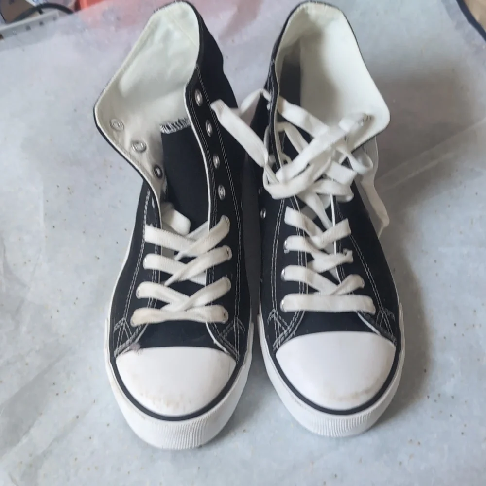 no brand stylish black