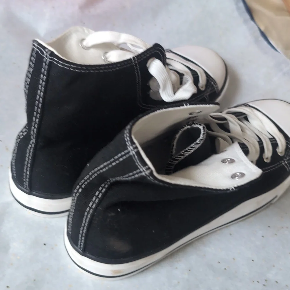 no brand stylish black