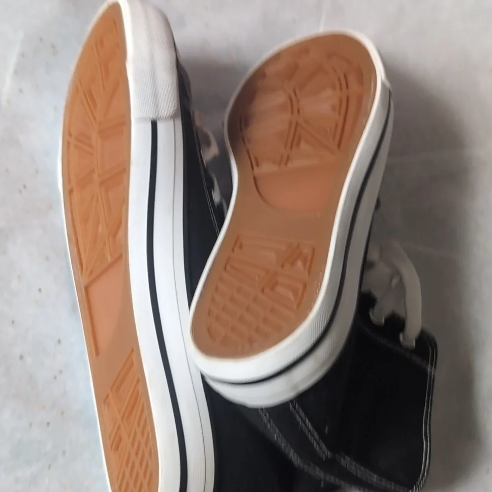 no brand stylish black
