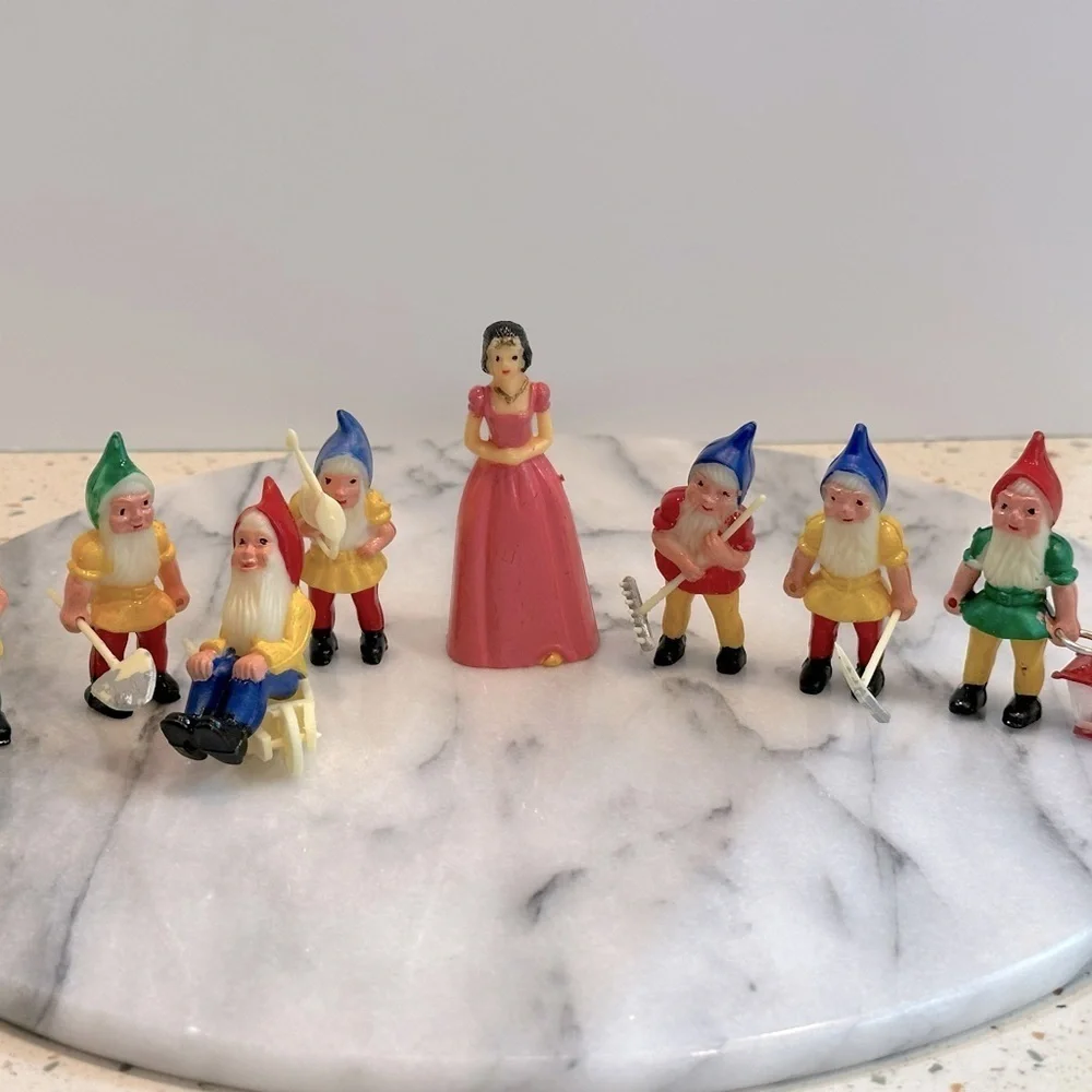 Snow White & 7 Dwarfs vintage snow