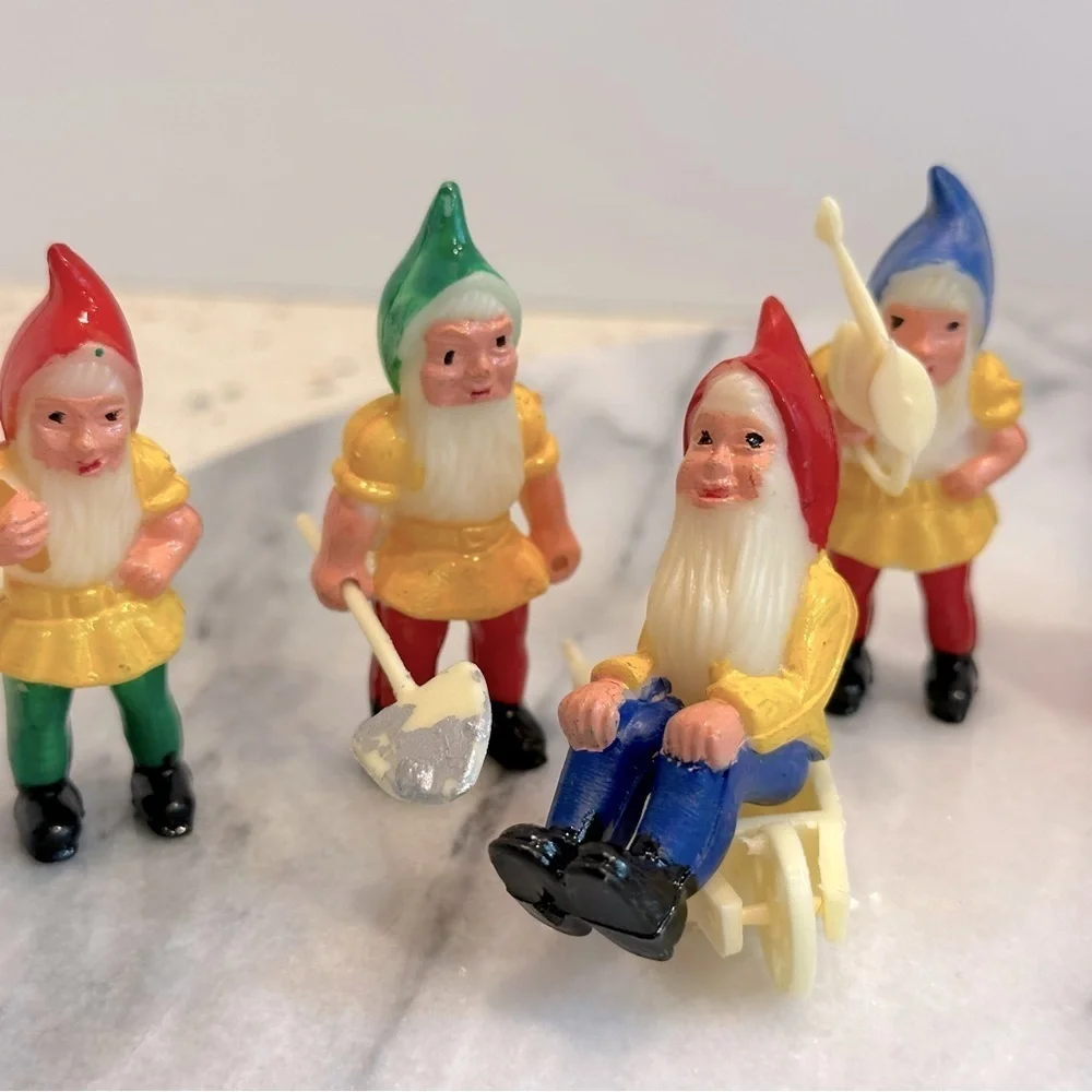 Snow White & 7 Dwarfs vintage snow