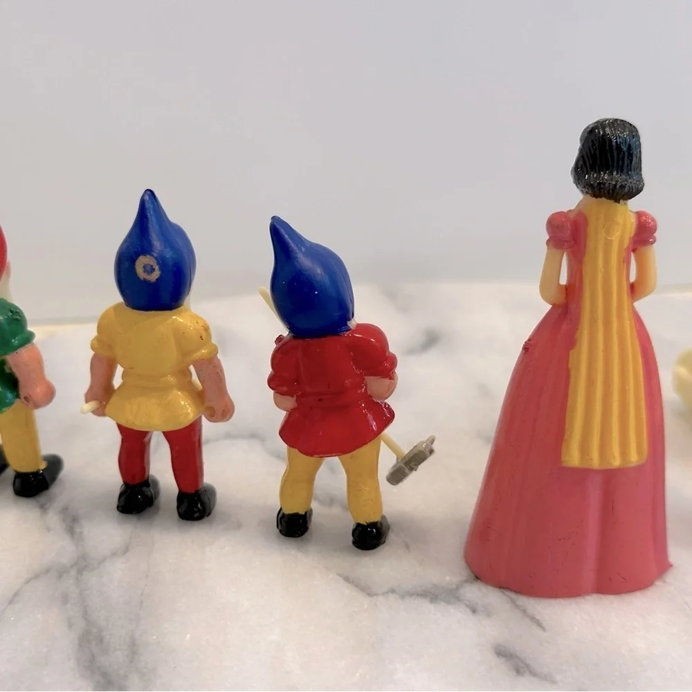 Snow White & 7 Dwarfs vintage snow