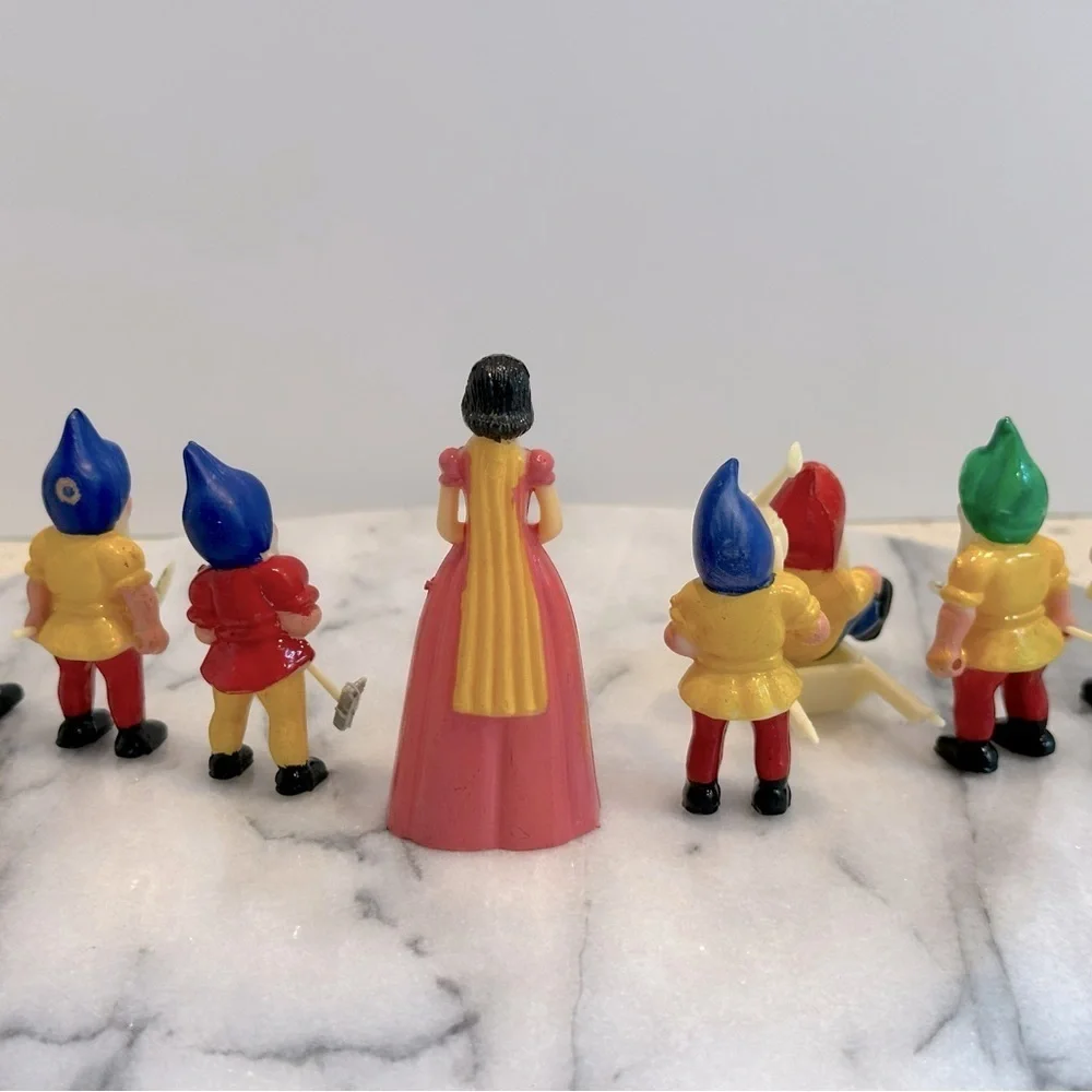 Snow White & 7 Dwarfs vintage snow