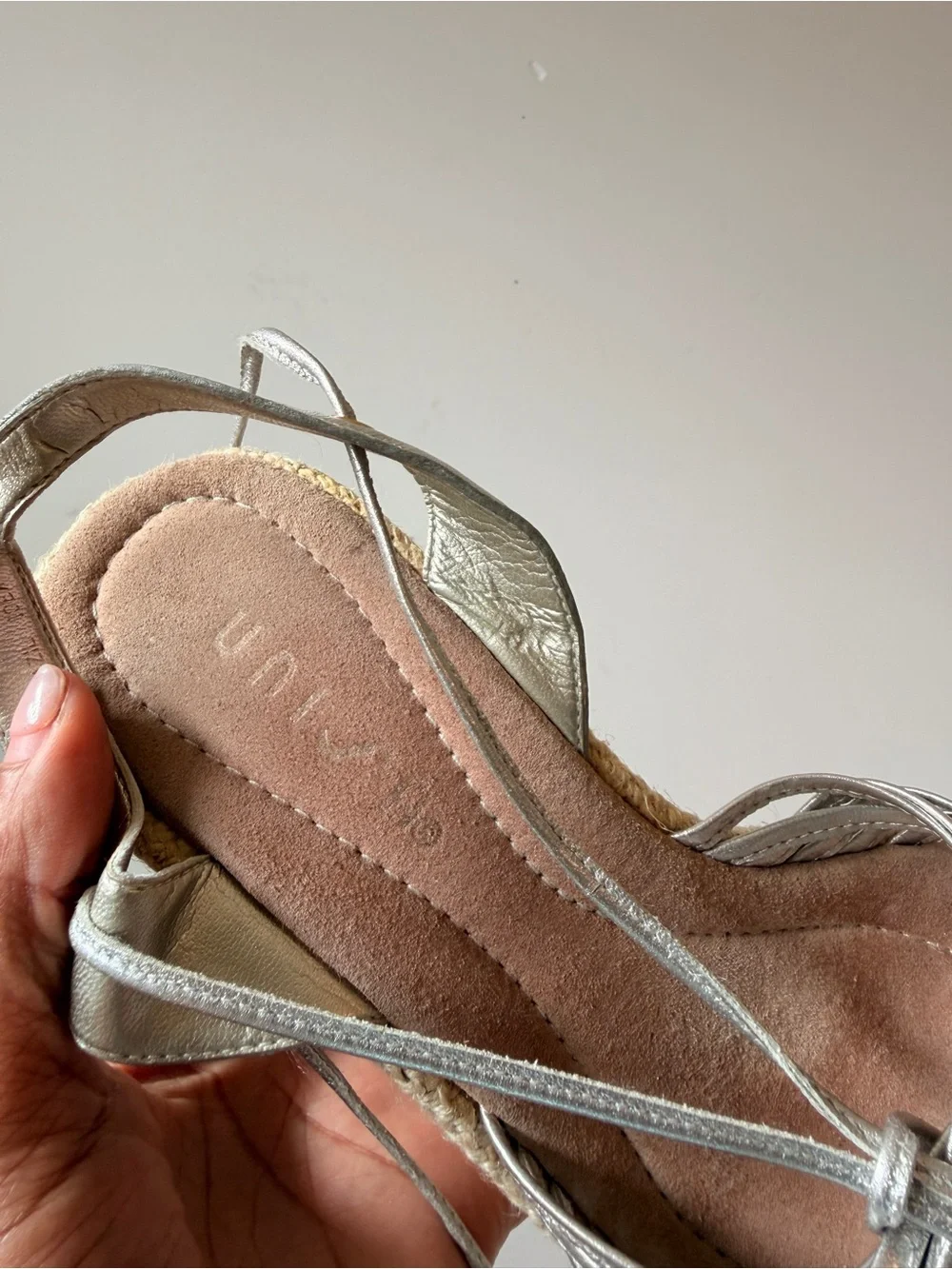 Unisa metallic silver